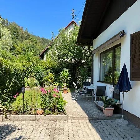Seeroeschen - Gesamte Holiday home Portschach am Woerthersee
