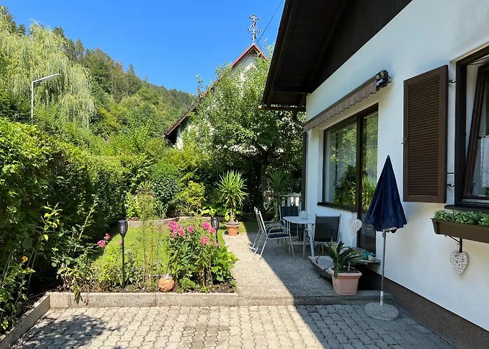 Seeroeschen - Gesamte Holiday home Portschach am Woerthersee